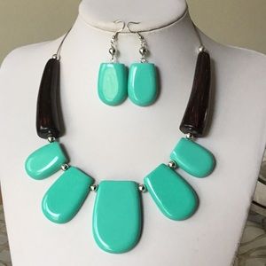 Turquoise and brown lucite bead necklace earring